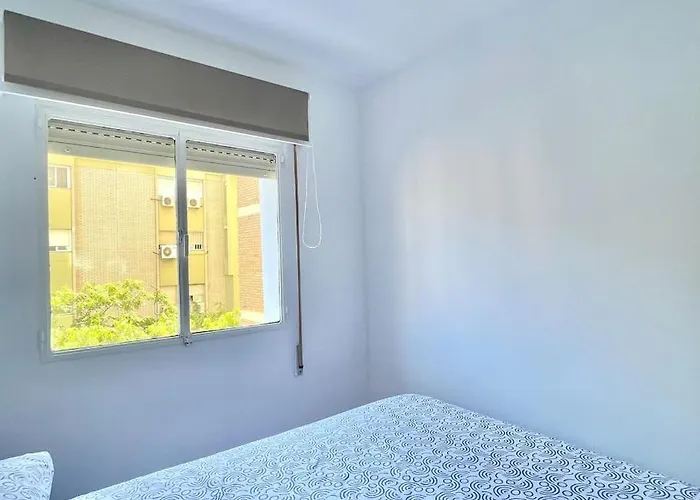 3 Habitaciones, Terraza Y A 200 Metros De La Playa