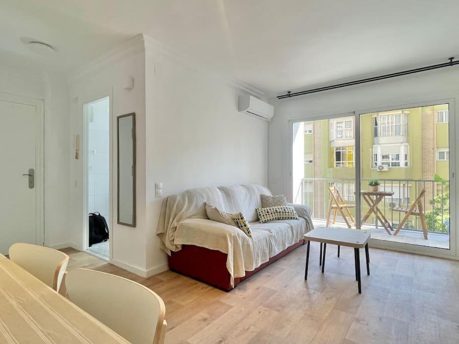 3 Habitaciones, Terraza Y A 200 Metros De La Playa Malaga