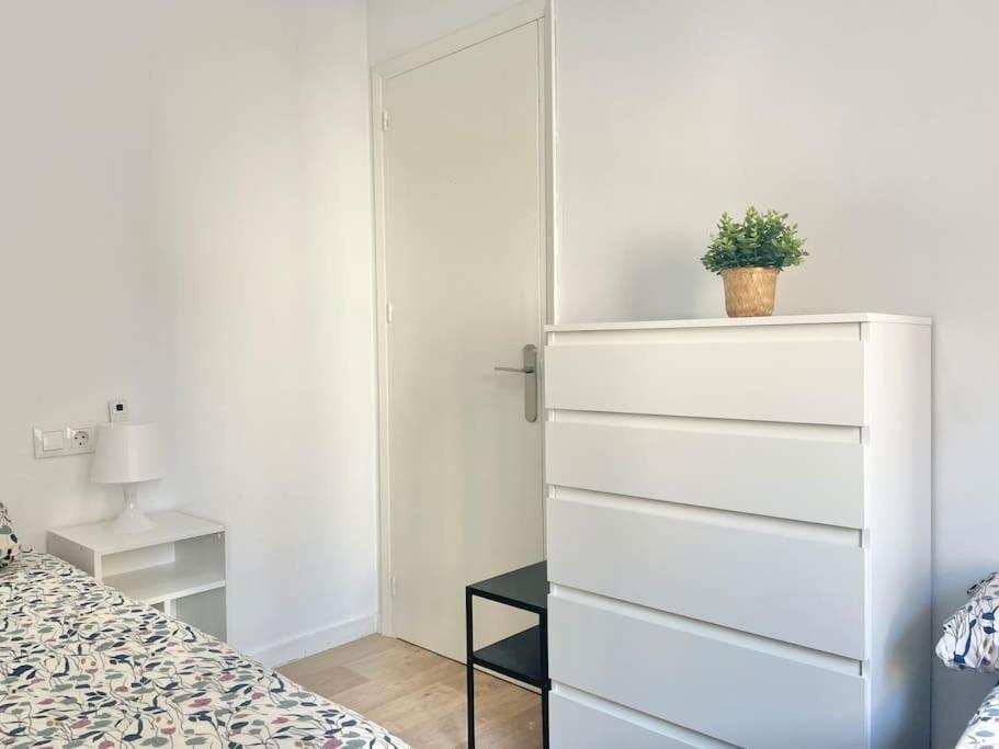 3 Habitaciones, Terraza Y A 200 Metros De La Playa