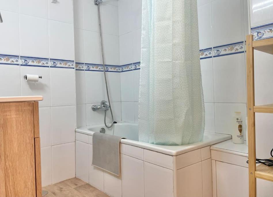 3 Habitaciones, Terraza Y A 200 Metros De La Playa Malaga